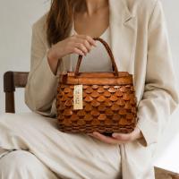 ราคา หนังแท้ทั้งใบ โดยนำเส้นหนังมาสานขัดกันเป็นลวดลาย (Woven Leather) (46359141141)