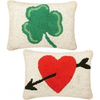 ราคา 1 ชิ้น เซนต์. Patricks Day หมอนขนสัตว์วันวาเลนไทน์ Clover 8 x 12 นิ้วหมอนสองด้าน Lucky Shamrock และ Love Red Heart เย็บปักถักร้อย St Patricks ของขวัญสําหรับบ้านห้องนอนโซฟา Festi (44707435223)