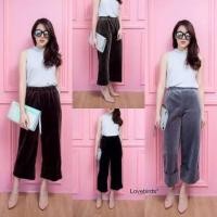 ราคา กางเกงกำมะหยี่ดำ5ส่วนอัดพลีท (251551160)