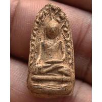 ราคา พระรอดเนื้อดิน พระบ้านเก่าเก็บหลายสิบปี ไม่ทราบเกจิท่านใดสร้าง ขนาดสูง 2.5 ซ.ม. (15508533119)
