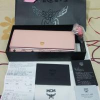 ราคา MCM long wallet กระเป๋าเงินแบบยาวติดกระดุม สีชมพู ของใหม่ มือ1 ของแท้ (3817536115)