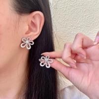ราคา สร้อยคอมรกุหลำพร้อมต่างหู เพชรส่องประกาย ทองคำขาว 18K แบบชุดดอกไม้ใหญ่ สำหรับทุกโอกาส ออสเตรเลีย750 (54410850465)