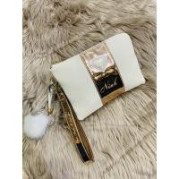 ราคา TINY by JUSTCLOSET (สลักชื่อได้ทั้งตัวกระเป๋าและสายค่ะ)กระเป๋าตังแบบคลัช พร้อมสายคล้องมือ (6917903109)