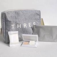 ราคา ชุด kit สำหรับเดินทางมาพร้อม แป้งผสมรองพื้น สบู่ กระเป๋า ของแท้จากแบนด์ THREE (1230832310)
