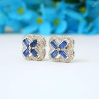 ราคา ✨ ต่างหูไพลิน Emerald Cut ใบโคลเวอร์ ล้อมเพชรแท้ ✨ Sapphire Emerald Cut Clover Earrings with Diamonds (26540637962)