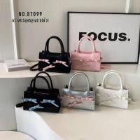 ราคา A031(พร้อมส่งในไทย) กระเป๋าสะพายไหล่ทรงเล็กหน้าโบว์ สะพายข้าง (27660089188)