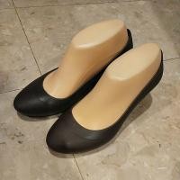 ราคา รองเท้ายางผู้หญิงมีส้น ยี่ห้อ crocs แท้(มือสอง) (24340874331)