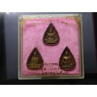 ราคา พระแก้วมรกต 3 ฤดู เนื้อนวะ รุ่น 23 ตุลามหามงคล พิมพ์ใบโพธิ หลวงพ่อเกษม เขมโก ปลุกเสก ปี2538 พร้อมกล่องเดิม (57803834995)