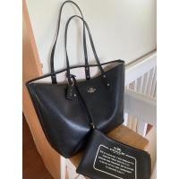 ราคา Coach กระเป๋าสะพายไหล่ มือสอง สภาพดี หนังมัน สีดำ (10766206282)