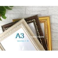 ราคา กรอบรูปแต่งบ้านลายหลุยส์ ขอบกรอบ 2 นิ้ว ขนาดภาพ A3, 30x40 cm, 30x45 cm พร้อมกระจกใสด้านหน้า+ขาตั้ง+หูแขวนผนัง (3528991451)