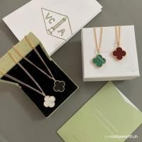 ราคา สร้อยคอโคลเวอร์สี่ใบขนาดใหญ่ Van Cleef & Arpels สีขาว/แดง/ดำ (43530855783)