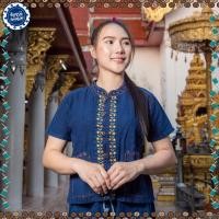 ราคา เสื้อหม้อห้อมกระดุมกะลาด้นสี (7522439568)