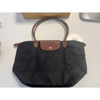 ราคา กระเป๋าสะพาย longchamp size L หูยาว สีดำ สภาพดี (Used like new) (15988644315)