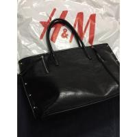 ราคา กระเป๋าถือสีดำแบรนด์ H&M มือสอง (339682626)