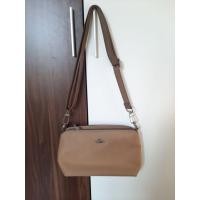 ราคา [PRELOVED] กระเป๋าสะพายข้างผู้หญิง Lacoste Nylon Khaki (58060280323)