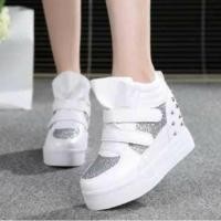 ราคา รองเท้าผ้าใบ หนังแก้วสีขาว ผสมกากเพชรสีเงิน ส้นตึก สายคาด ยกสูง 10 ซม สไตล์สุดๆ (29603445742)