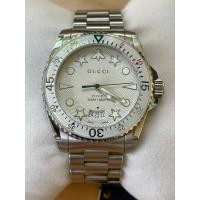 ราคา GUCCI Dive 40 mm Silver Dial Men’s Swiss Quartz Watch YA136336 (55955175532)