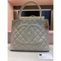 ราคา Vintage Chanel Medalion Caviar Tote Gold Hardware (13760188825)