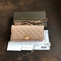 ราคา Charles Keith Quilted Chain Wallet Ck6 10680484 (2133929468)