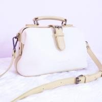 ราคา [กระเป๋ามือสอง] MONOQ 9 ของแท้!! cross body หนังวัวแท้ 10นิ้ว สีครีม-ขาว กระเป๋าสภาพดี กระเป๋าสะพายข้าง กระเป๋าถือ (7984086023)