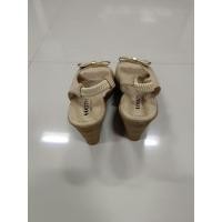 ราคา รองเท้าสตรีส้นเตารีดรีดส้น มือสอง (22470669446)