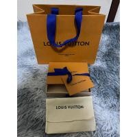 ราคา กล่องLV card holderพร้อมถุงกันฝุ่นและถุงกระดาษแท้มือสอง (25711772956)