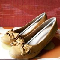 ราคา รองเท้าส้นเตารีดผู้หญิง สีน้ำตาล ยี่ห้อ (Cinzia ) (59911999)