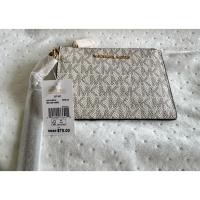 ราคา New กระเป๋าใส่บัตร Michael Kors สี vanila งาน Shop รับประกันของแท้จากอเมริกา 100% (26437181123)