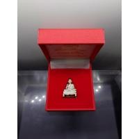 ราคา หลวงพ่อเงิน รุ่น 91 ปี กรมเสมียนตรา กระทรวงกลาโหม ลอยองค์ เนื้อเงิน เลขโคท ๓๓ วัดบางคลาน จ.พิจิตร ปี2543 พร้อมกล่องเดิม (29739426998)