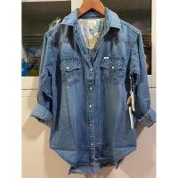 ราคา เสื้อเชิ้ตแขนยาวยีนส์หญิง - ชายใส่ได้ แบรนด์ Wrangler สินค้ามือ1 จาก Shop ราคาเต็ม 2,990 มี S,L ทรง Over size (16296829354)