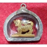 ราคา เครื่องรางเก่า สิงห์สามขวัญ พร้อมกรอบใช้แขวนได้เลย (9355701704)