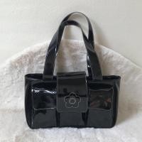 ราคา กระเป๋าสะพานไหล่ หนังแก้วสีดำ แบรนด์ Mary Quant London แท้ (21488374412)