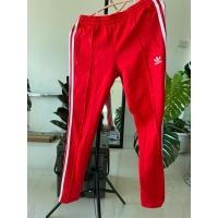 ราคา Adidasกางเกงวอร์มสีแดงสดใส่แล้วเท่ห์ของแท้จากshopแม่ค้าใส่เองครั้งเดียว (26523594409)
