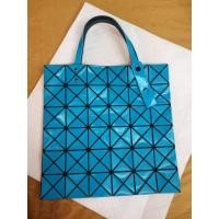 ราคา BAO BAO ISSEY MIYAKE Lucent 6*6สีฟ้า color: Blueของใหม่ ของแท้ 100% (3035788158)