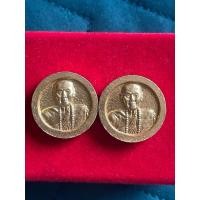 ราคา พระผงจันทร์ลอย หลวงปู่หล้า(ตาทิพย์) วัดป่าตึง พิมพ์กรรมการ เนื้อผงลงชาดแดงทาทอง สร้างปี 2534 จ. เชียงใหม่ หายาก (43151542265)