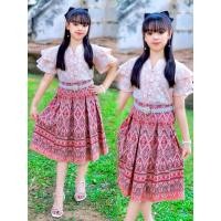ราคา ชุดไทยกระโปรงยาวจับจีบทวิส เด็กโต เสื้ออัดลายนูนพรีเมียมสุดๆ กระโปรงผ้าฝ้ายพิมพ์ลายไทย (41155551525)