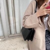 ราคา VK กระเป๋าสะพายไหล่มินิมอล รุ่น Vi81 หนังPU ทรงกล่อง เปิดได้2ช่องทาง สายปรับไม่ได้ (4สี ดำ,น้ำตาล,ขาว,เขียว) (24704626514)