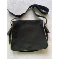 ราคา กระเป๋าสะพายข้าง Benetton canvas crossbody bag มือสองญี่ปุ่น (28307832434)