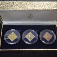 ราคา เหรียญกรมหลวงชุมพร ที่ระลึกพิธีเปิดอนุเสาวรีย์ครบรอบสถาปนา101ปี ปี2547 (57954020428)