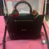 ราคา ELLE มือ 2 ของแท้ 100% แถมที่จับกระเป๋า สภาพ 95% (3815993248)