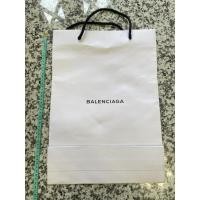 ราคา ถุงกระเป๋าแบรนเนม ของแท้ ถุงกระดาษแบรนเนม balenciaga prada coach มือสอง ของแท้ สภาพดี (9356976106)