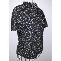 ราคา เสื้อเชิ้ตแขนสั้นสีดำ คอจีน ลายดอก (79643154)