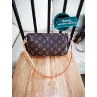 ราคา LV พอช... ตัดจากใบใหญ่ สวยมากๆๆ (9843678507)