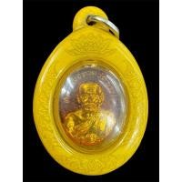 ราคา เหรียญเม็ดแตง หลวงพ่อทวดวัดช้างให้ ปี 2522 เนื้อกะหลั่ยทองลงยา พระรุ่นแรกของยุคกลางที่มีอนาคตและมีพิธีปลุกเสกที่ดีมาก (25369619396)