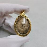 ราคา จี้พระหลวงพ่อคง วัดบางกะพ้อม รุ่นแรก ผิวเงินโบราณ ปี 2484 เลี่ยมกรอบอย่างดี พร้อมบูชา (22467959356)