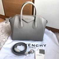 ราคา Very new Givenchy small antigona ปี2017 สี pearl grey สภาพยังใหม่เลย สีสวยมากค่า ขอบมุมสวย ภายในสะอาด หนังทรงเป้ะ (2720368109)