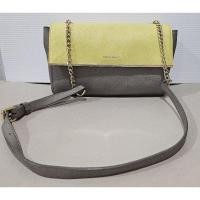 ราคา VINCIS BENCH กระเป๋า cross body มือสอง (27568464476)