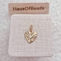 ราคา ‼️ สำหรับใส่กับสร้อยข้อมือรุ่นโซ่เท่านั้น ‼️ ⭐️ NEW ของแท้ 100% พร้อมกล่อง ⭐️ ติ้งกำไลข้อมือสีทอง Heart & Rays Medallion (43776666580)