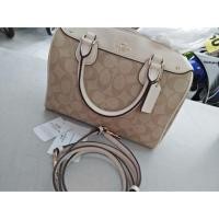ราคา Coach หมอนสีขาว 9นิ้ว ไม่มีหมุด สภาพ95% (725418761)