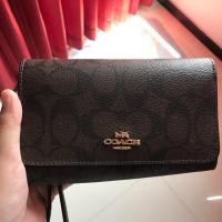 ราคา ❗️❗️ Sale ❗️❗️ของแท้ New Coach กระเป๋าสตางค์ใบกลาง สอบพับรุ่นใหม่ (1962719196)